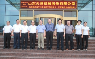 清華大學建筑設計研究院副院長、研究員侯建群蒞臨