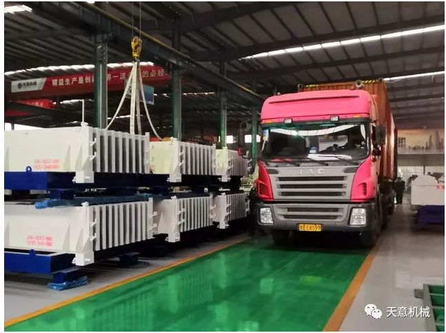天意機(jī)械為柬埔寨客戶加工生產(chǎn)年產(chǎn)80萬平方輕質(zhì)墻板生產(chǎn)線成功裝車啟運(yùn)！